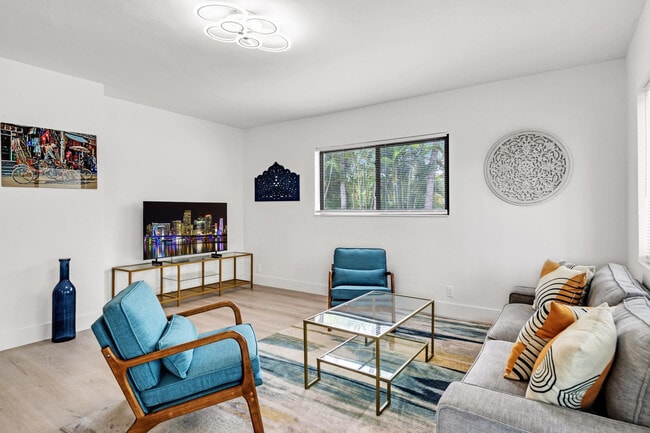 Building Photo - 1634 SW 4th Ave