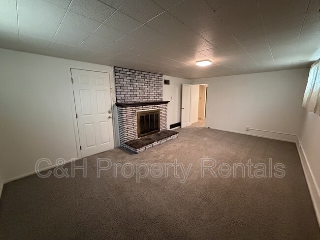 Building Photo - 1014 4th St W