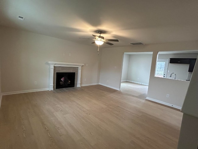 Building Photo - 111 Red Maple Pl