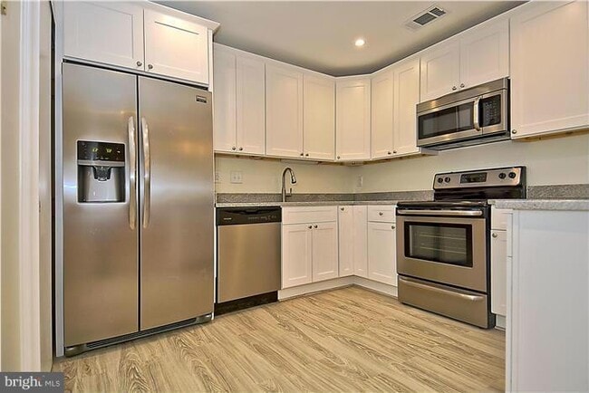 Building Photo - 10706 Kings Riding Way