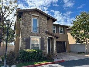 Building Photo - 2101 Canyon Cir