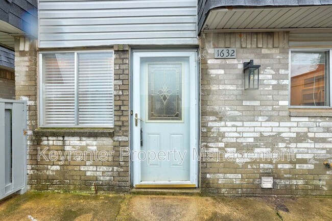 Building Photo - 1632 Glenn Bo Dr