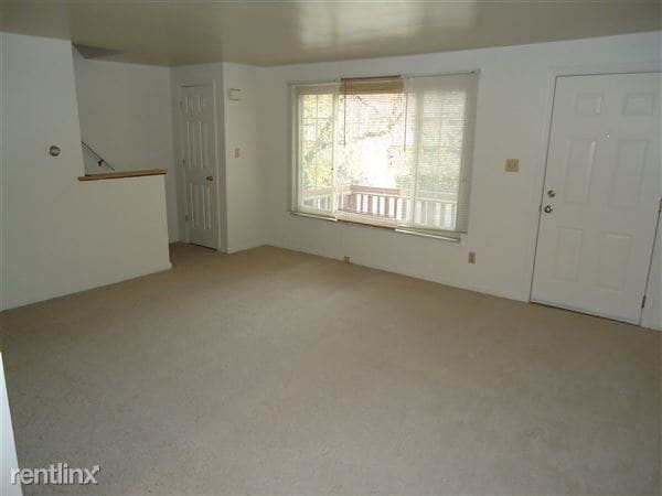 Foto del edificio - 924 Sleepy Hollow Rd