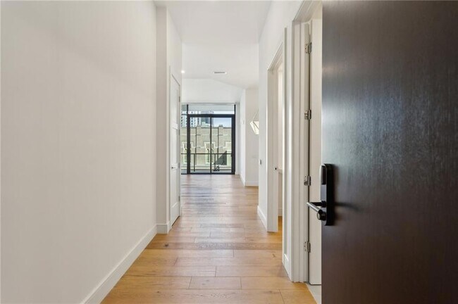 Foto del edificio - 2425 Peachtree Rd NE