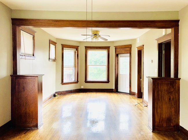 Building Photo - 4421 N Kimball Ave