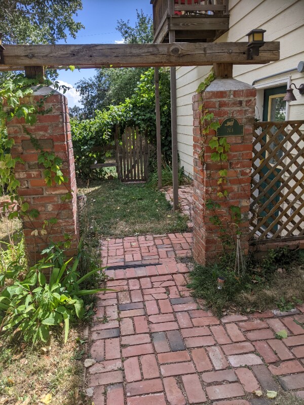 Building Photo - 708 White Pines Dr