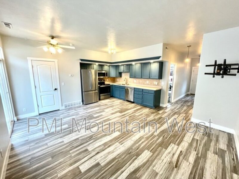 Primary Photo - 55 Peregrine Ln