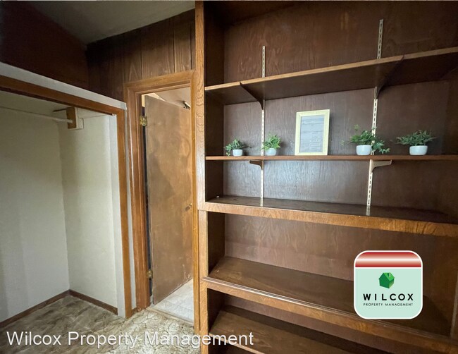 Building Photo - 2 br, 1 bath 4plex - 909 N. Butler Unit 4