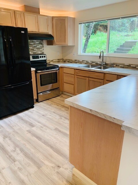 Primary Photo - 322 Loma Linda Ln