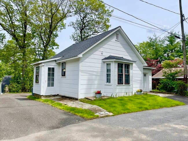 Building Photo - 17 Warren Rd