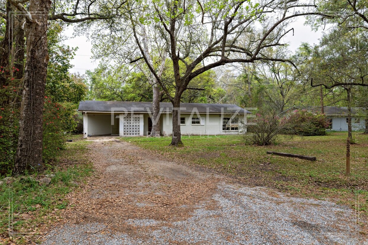 Primary Photo - Newly Renovated 4 Bed / 2 Bath Home in Mob...