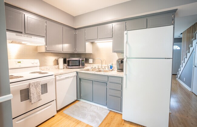 Building Photo - 508 Lancaster Ave