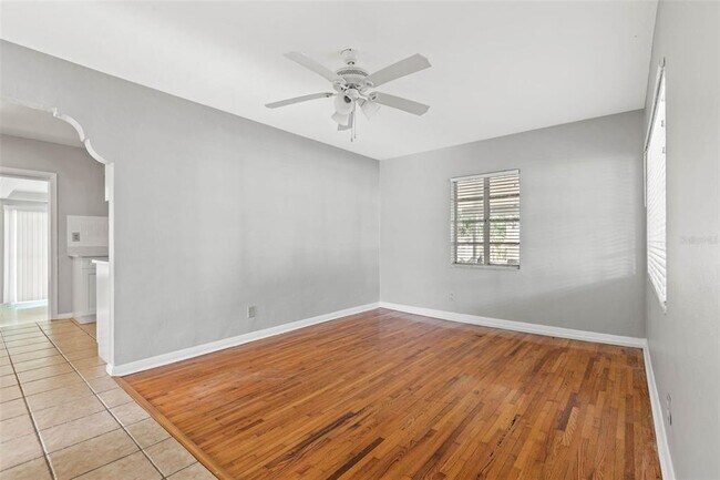 Foto del edificio - 1005 W Woodlawn Ave