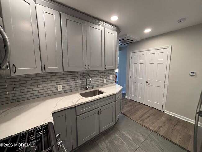 Building Photo - 21 Mechanic St