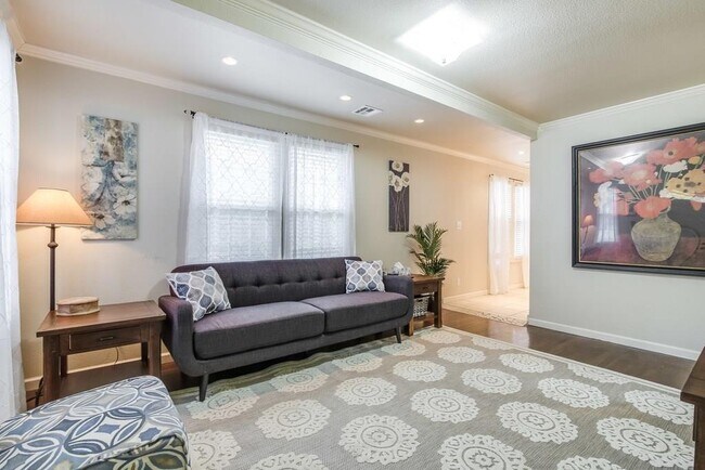 Foto del edificio - 2404 Thornton Rd