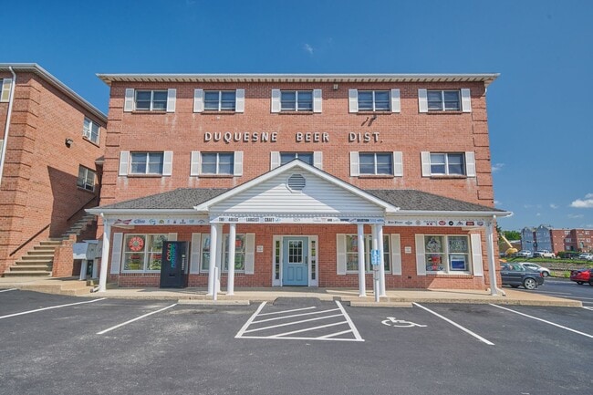 Building Photo - 1215 Maple St
