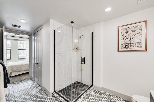 Foto del edificio - 1414 N Shepherd Dr