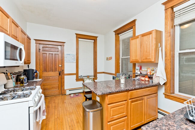Building Photo - 2139 Oakley-1