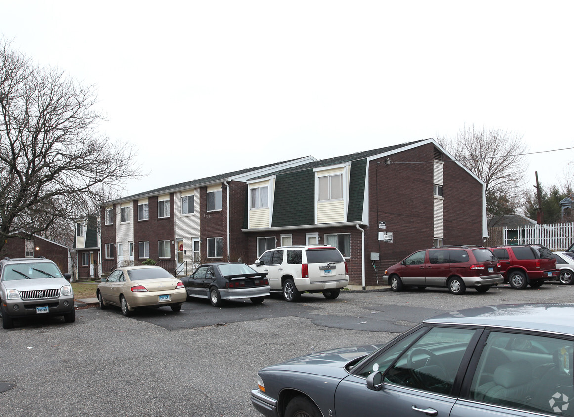 Building Photo - 1083 Bank St