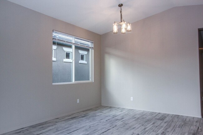 Foto del edificio - Four Bedroom Saddlewood Home