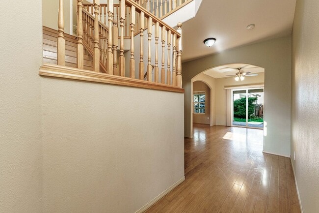 Building Photo - $500 Move In Special  4 Bedroom 2.5 Bath N...