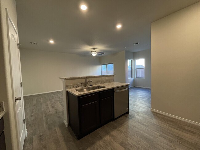 Building Photo - 1515 Borrego Dr SE
