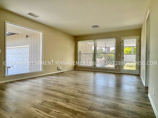 Foto del edificio - Charming 2-Bedroom Mesa Home with Ocean Vi...