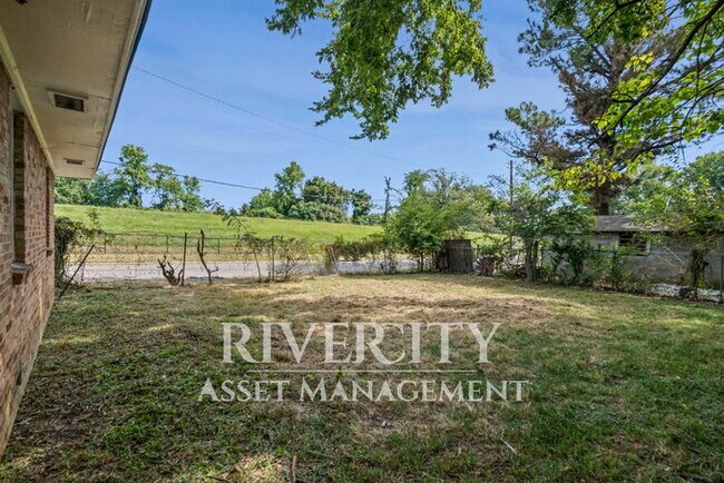 Building Photo - NICE 4 BEDROOM HOME NEAR NORTH HOLLYWOOD!!!! SECTION 8 WELCOMED !!!!