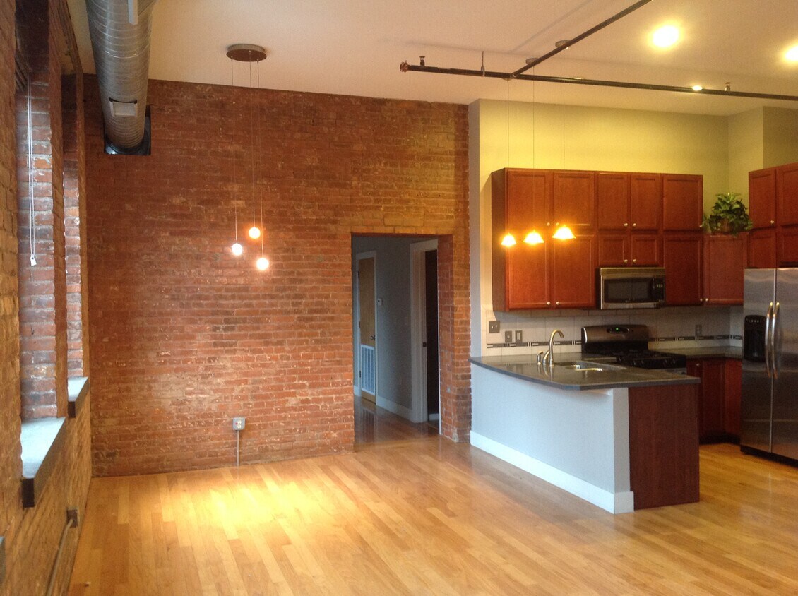 Primary Photo - 1260 W 4th St