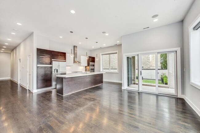 Foto del edificio - 6 N Throop St