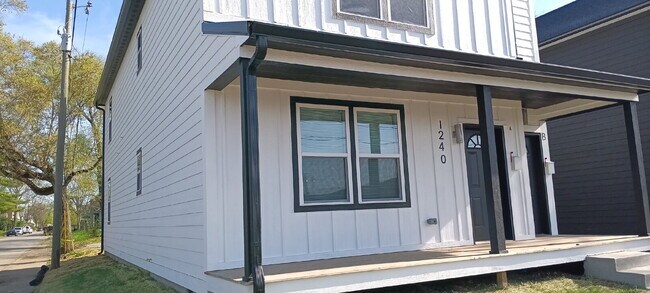 Foto del edificio - "Charming 3-Bed, 2-Bath Duplex Retreat in ...