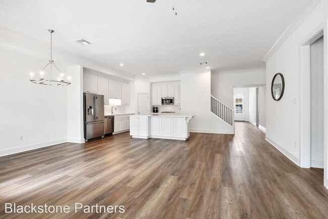 Building Photo - 9105 Southlawn Dr