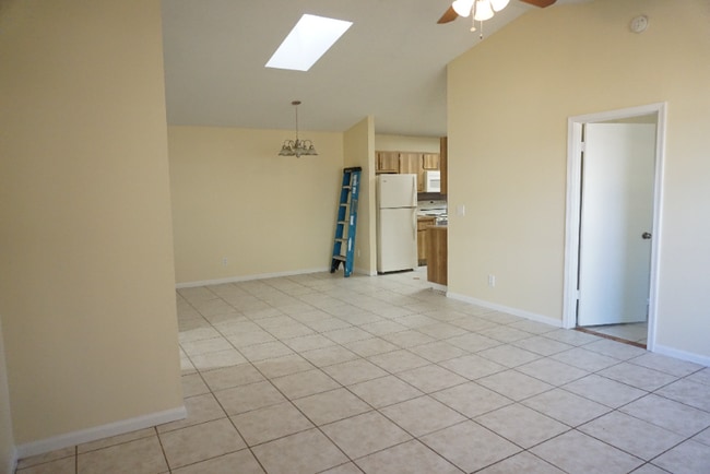 Foto del edificio - 8745 Satalite Terrace