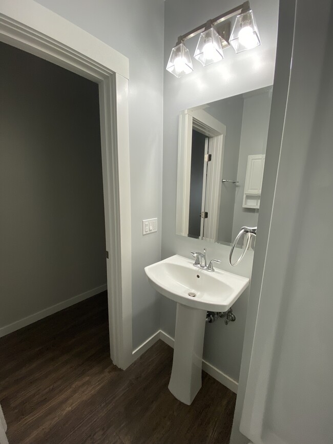 Unit 518-A Bathroom Alt View - 518-524 6th Ave