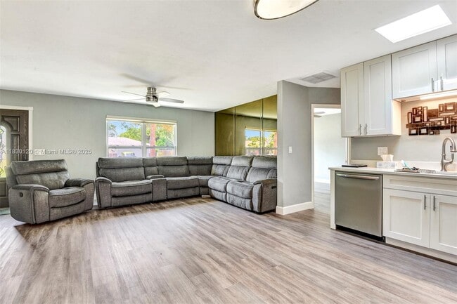 Building Photo - 781 Little Pine Dr