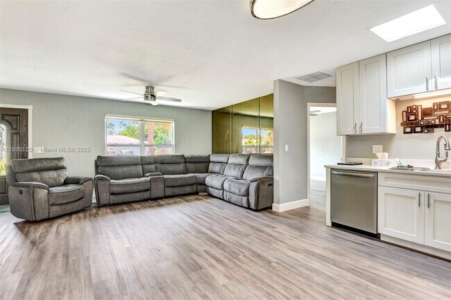 Foto del edificio - 781 Little Pine Dr