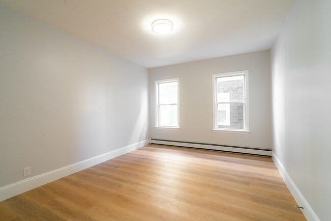 Foto del edificio - 326 Hurley St