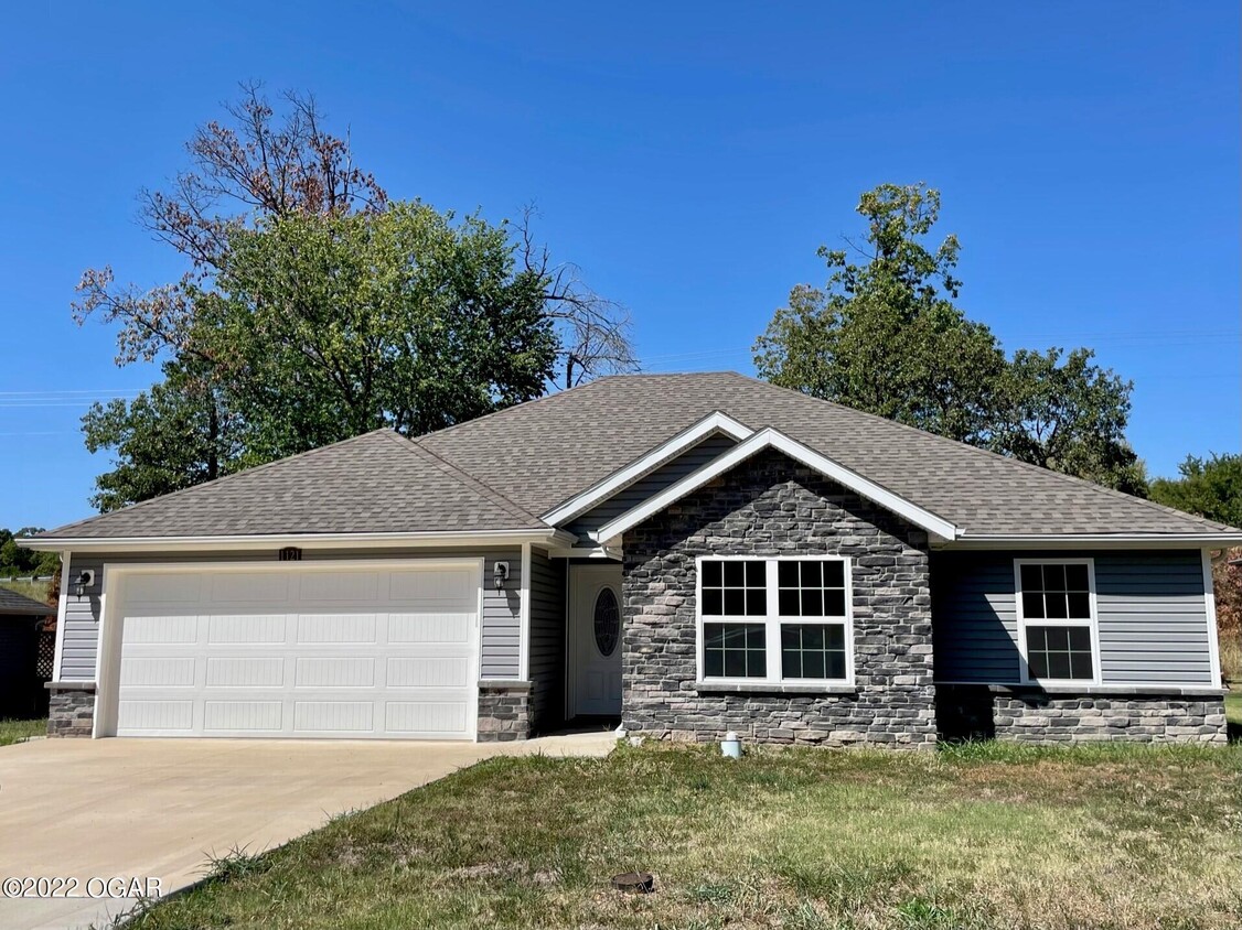 1121 E 42nd St, Joplin, MO 64804 Condo for Rent in Joplin, MO