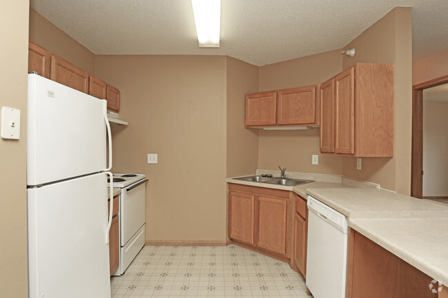 1BR, 1BA - 633 SF - Woodhaven East Apartments