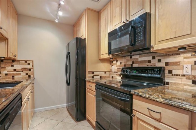 Building Photo - 1216 Pine Heights Dr NE