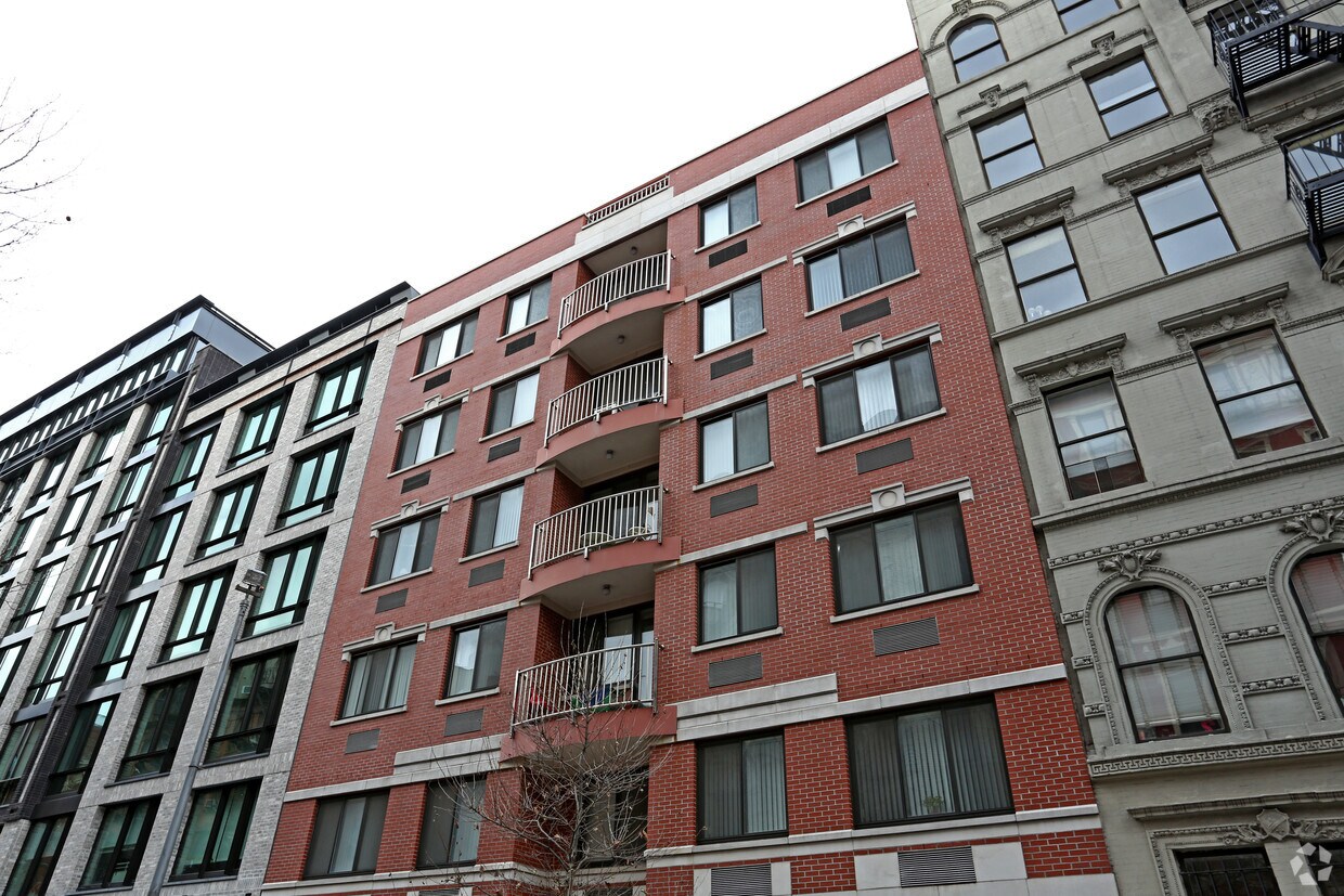 Building Photo - 229 E 13th St
