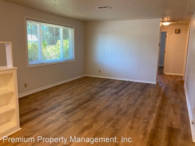 Building Photo - 3 br, 1 bath House - 4189 McKay Drive S