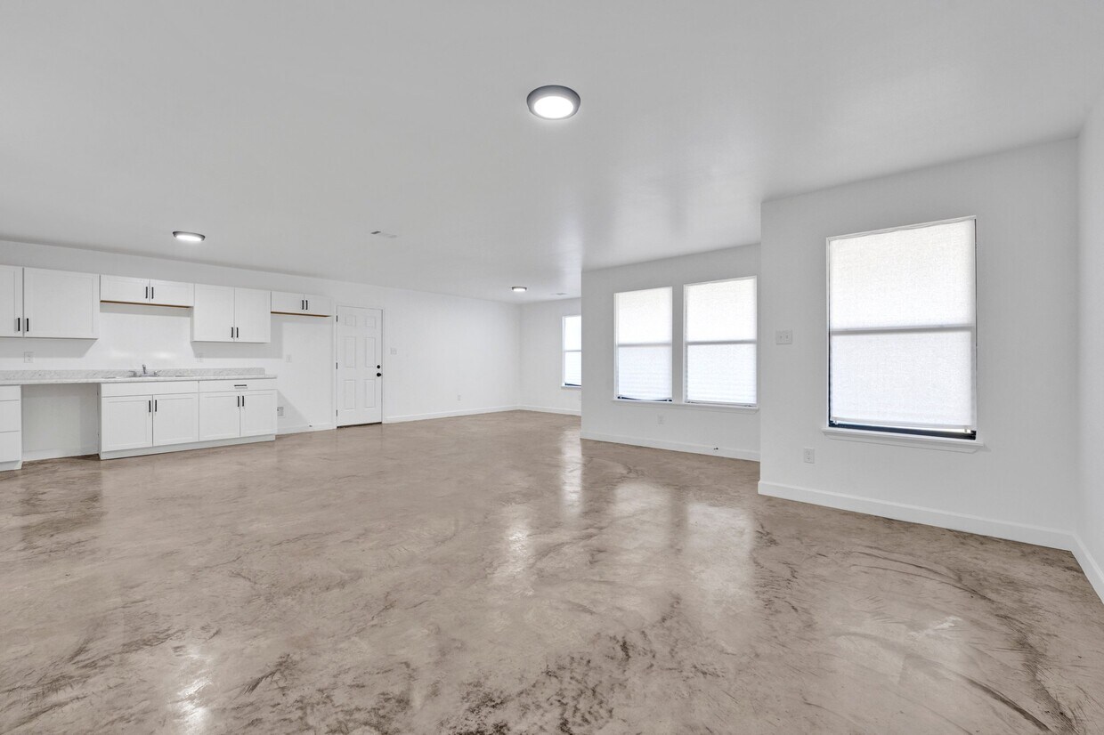 Building Photo - 1061 N Avalon St
