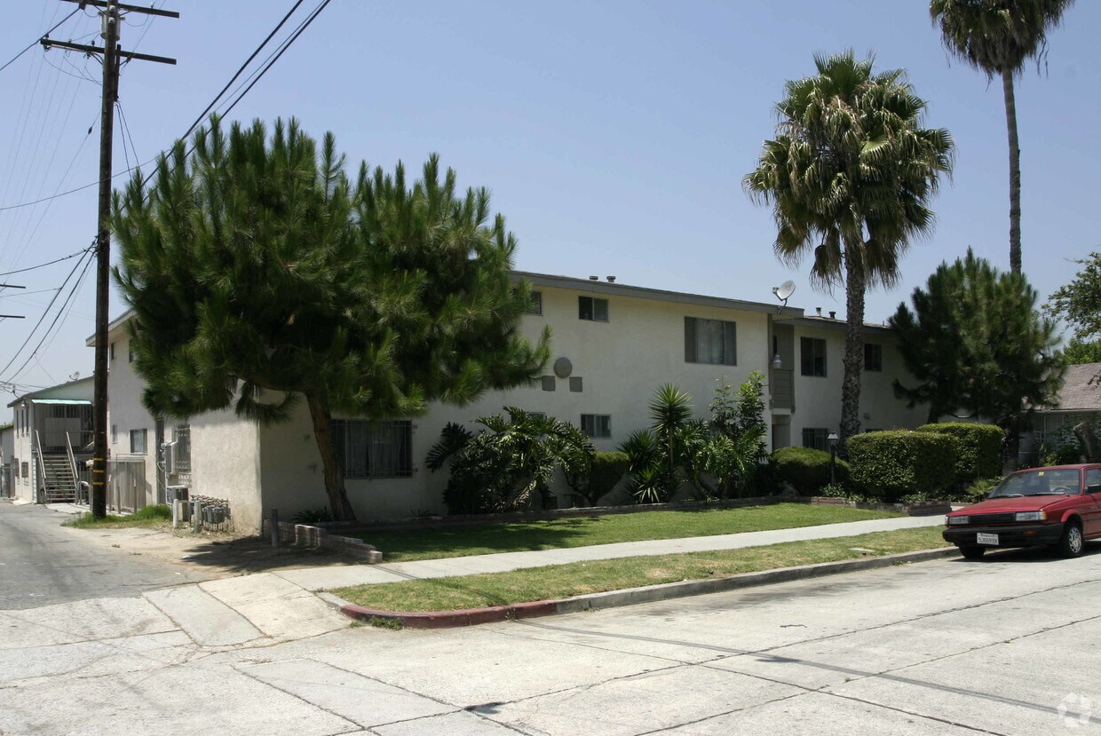 Primary Photo - 6341 Whittier Ave