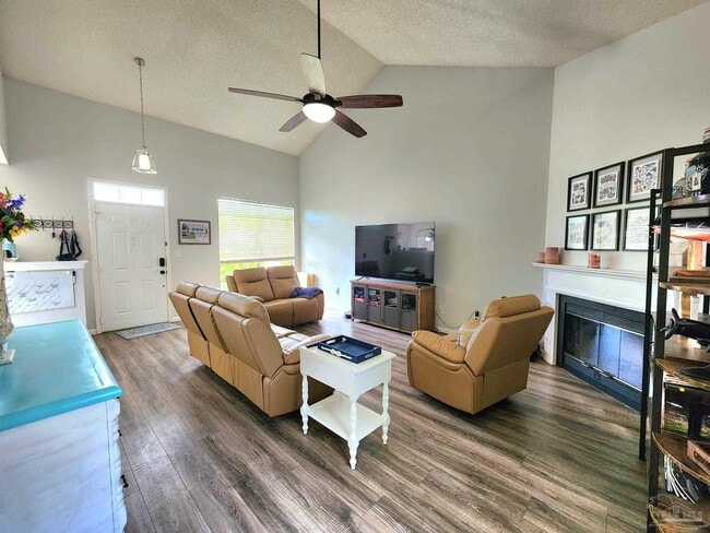 Building Photo - 589 Bobwhite Pl