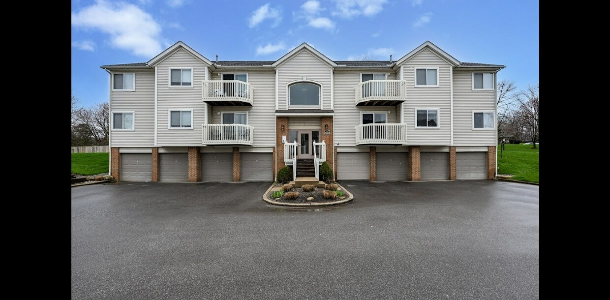 Building Front View - 1460 Buckingham Gate Blvd