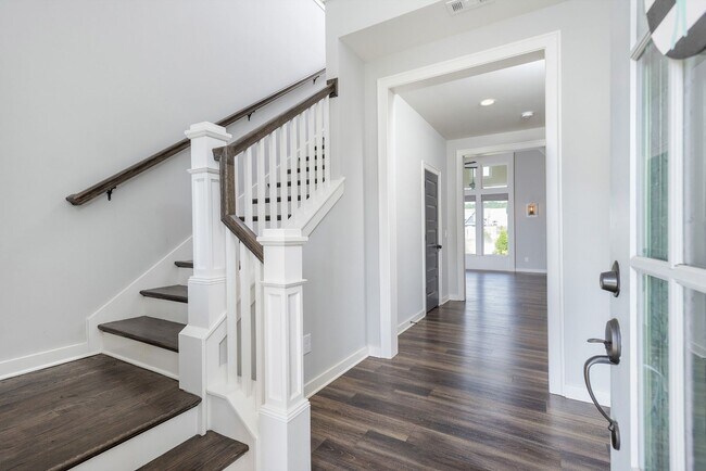 Foto del edificio - Gorgeous 4bds/3.5bath Modern Brick Farmhou...