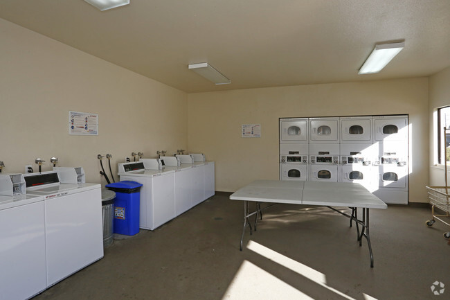 24 Hour Laundry Facility for your convenience! - Woodside Park