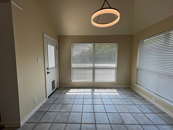 Foto del edificio - 6114 Oakwood Trail