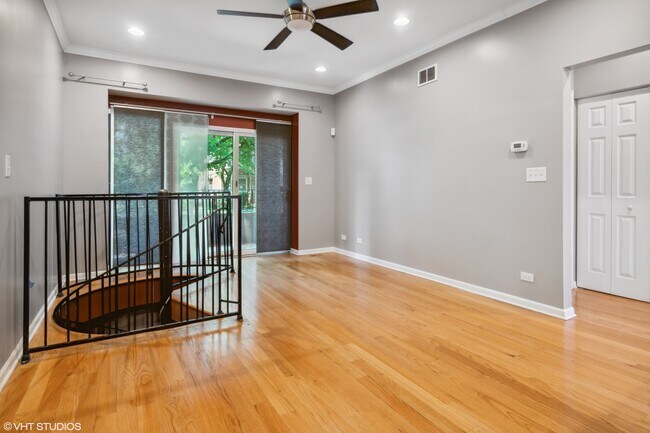 Foto del edificio - 3405 N Harding Ave